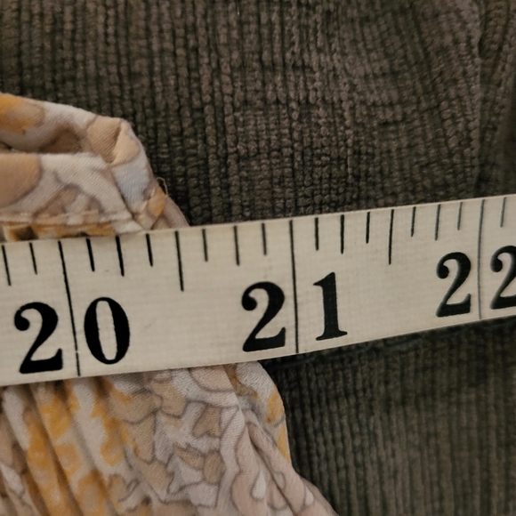 Elegant Cream and Gold Women's Dress - Picture 6 of 7